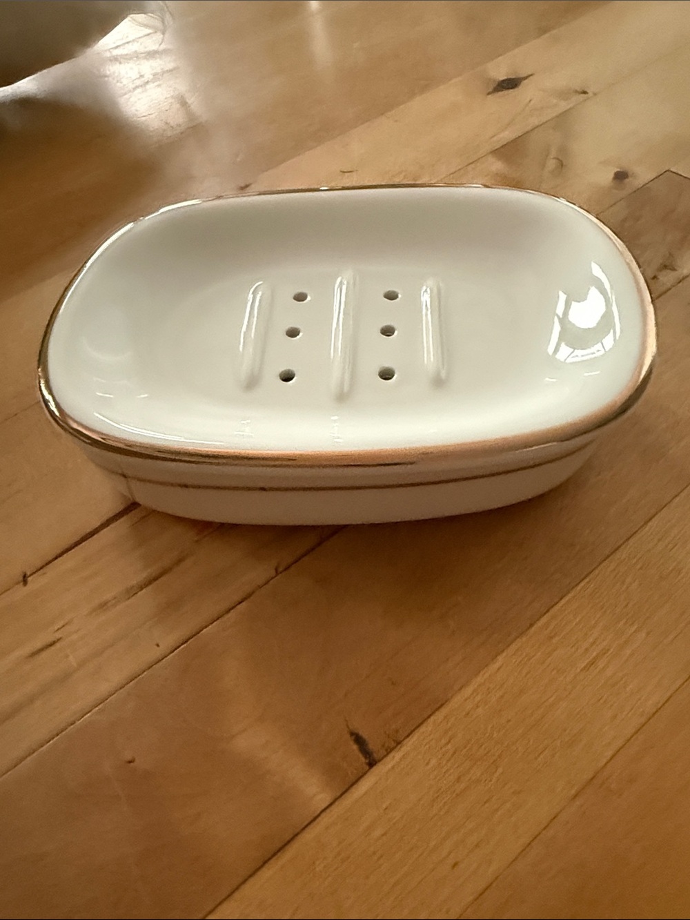 Ceramic White and Gold Soap Dish - Elegant Home Bath Accessory